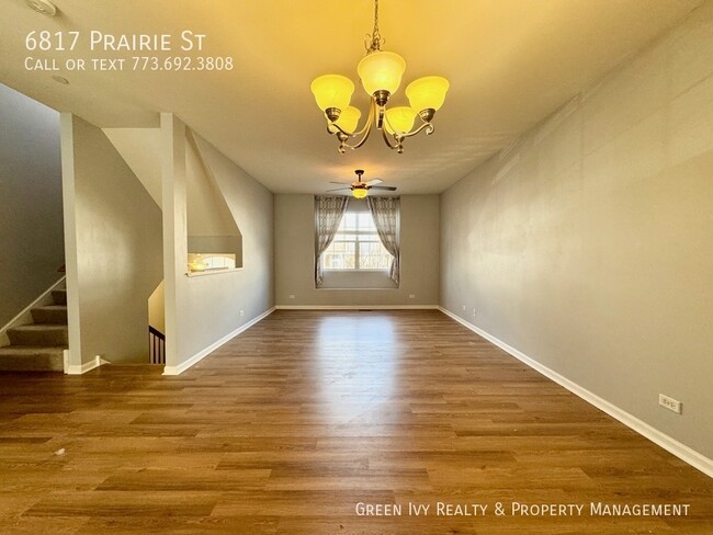 Building Photo - Multi-level, Modern Townhome on a Quiet St...