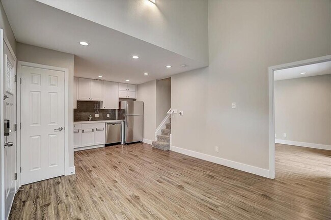 Building Photo - 935 La Posada Dr