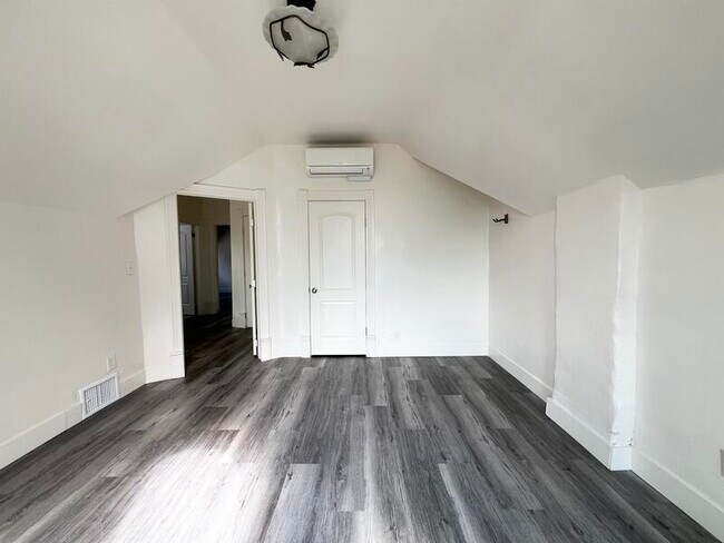 Building Photo - 615 S 900 E