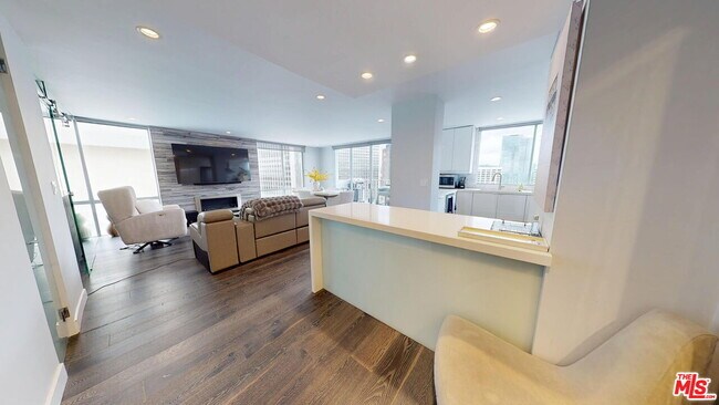 Building Photo - 2160 Century Pk E