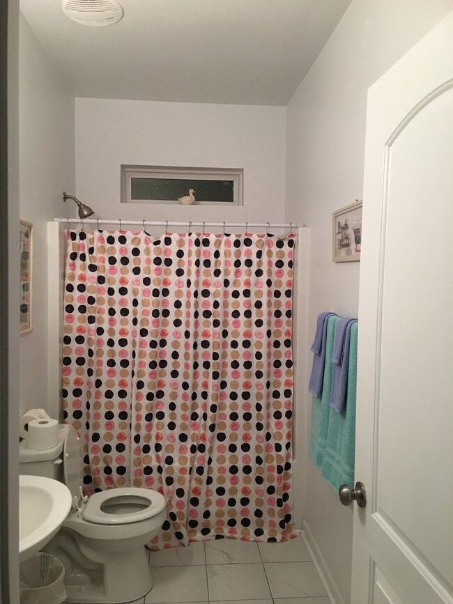 Building Photo - Great 3/2 Fully Furnished-TDY Welcome!!