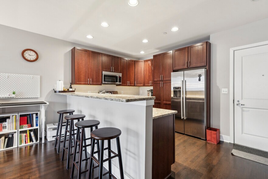 Building Photo - 600 S 24th St