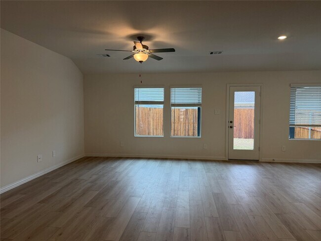 Building Photo - 716 Edgehurst Dr