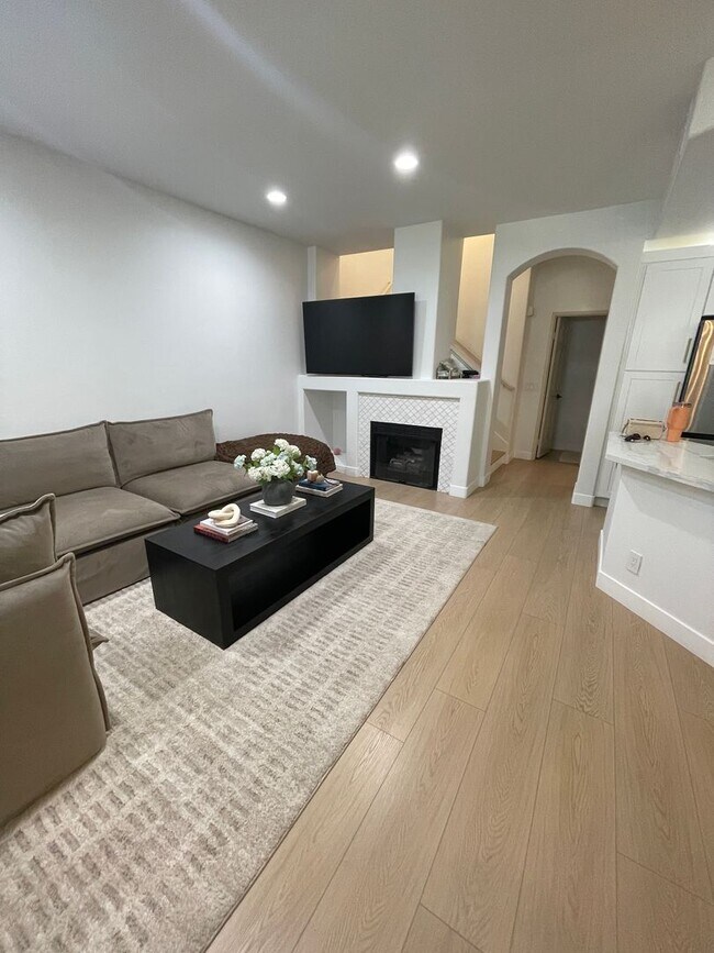Building Photo - 2Br/2.5 Bth In Beautiful Monaco Community. Anaheim Hills