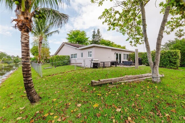 Building Photo - 11320 NW 35th Ct