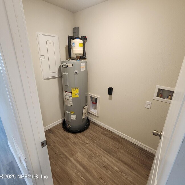 Building Photo - 6547 Sweetbay Ln