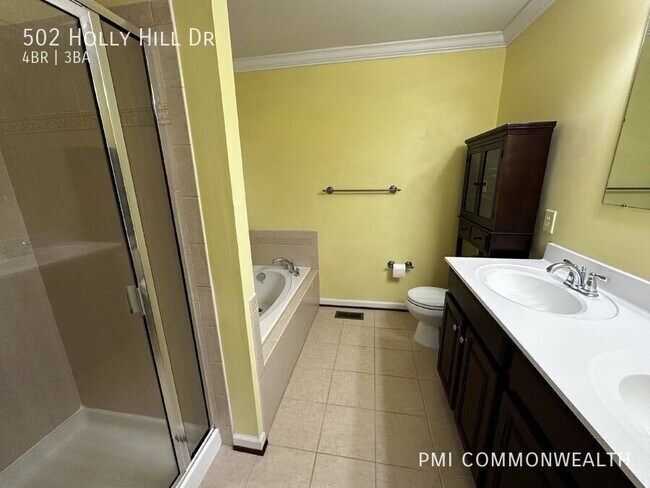 Building Photo - 502 Holly Hill Dr