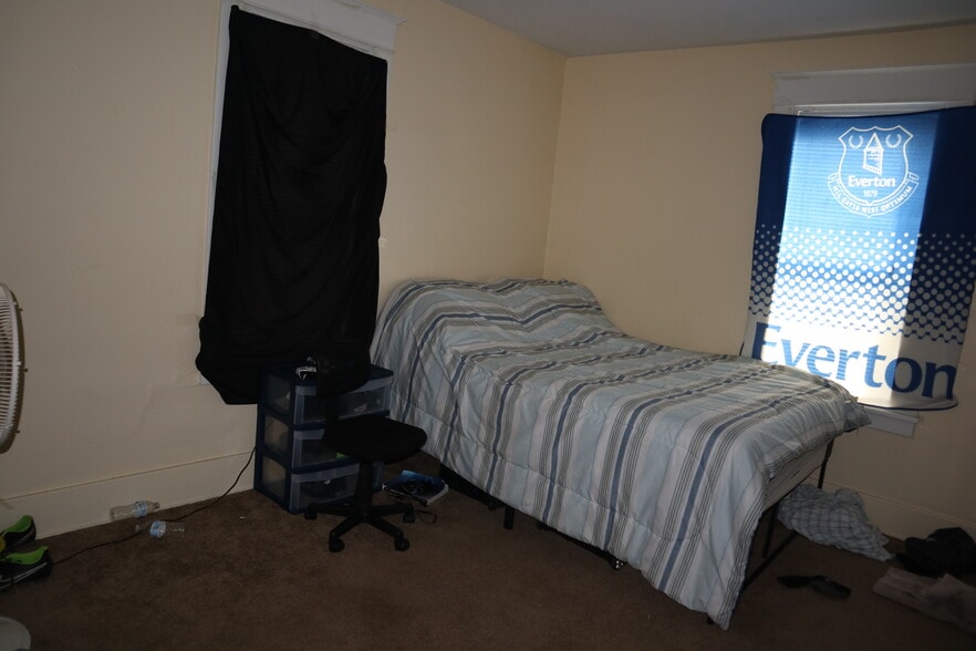 Building Photo - 831 6th St