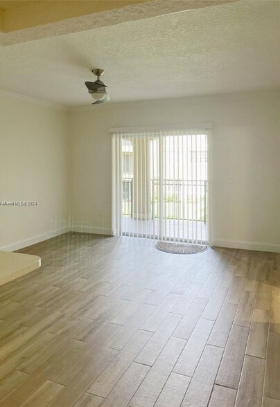 Building Photo - 140 SW 117th Ave
