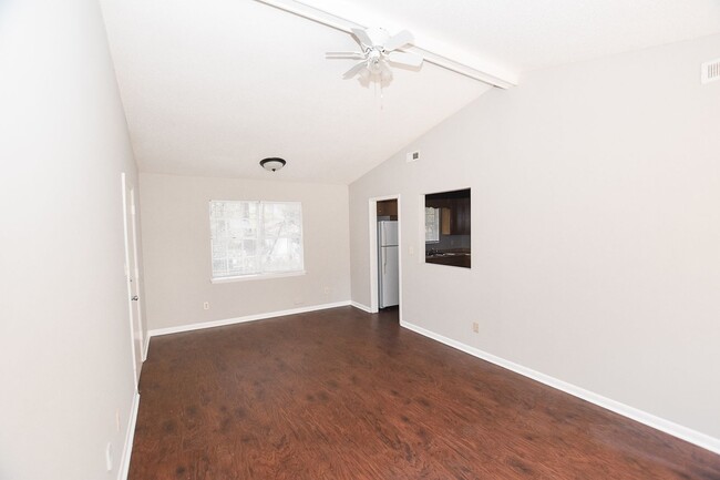 Building Photo - Single Family Home 3BR / 1BA