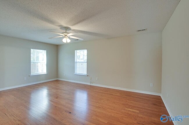 Building Photo - 135 Bremerton Dr SW