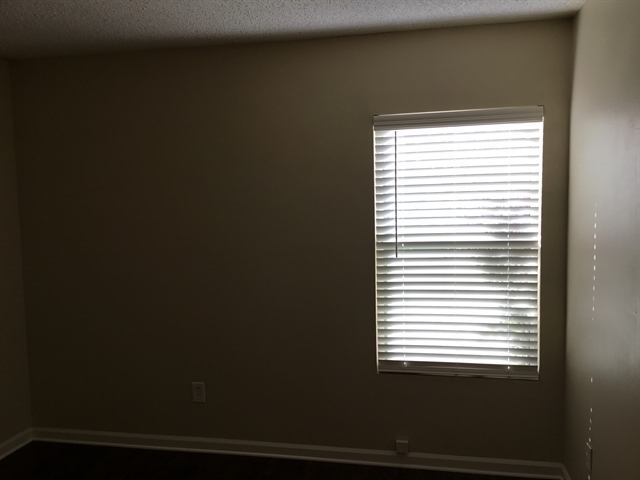 Building Photo - 2702 Fox Creek Dr E
