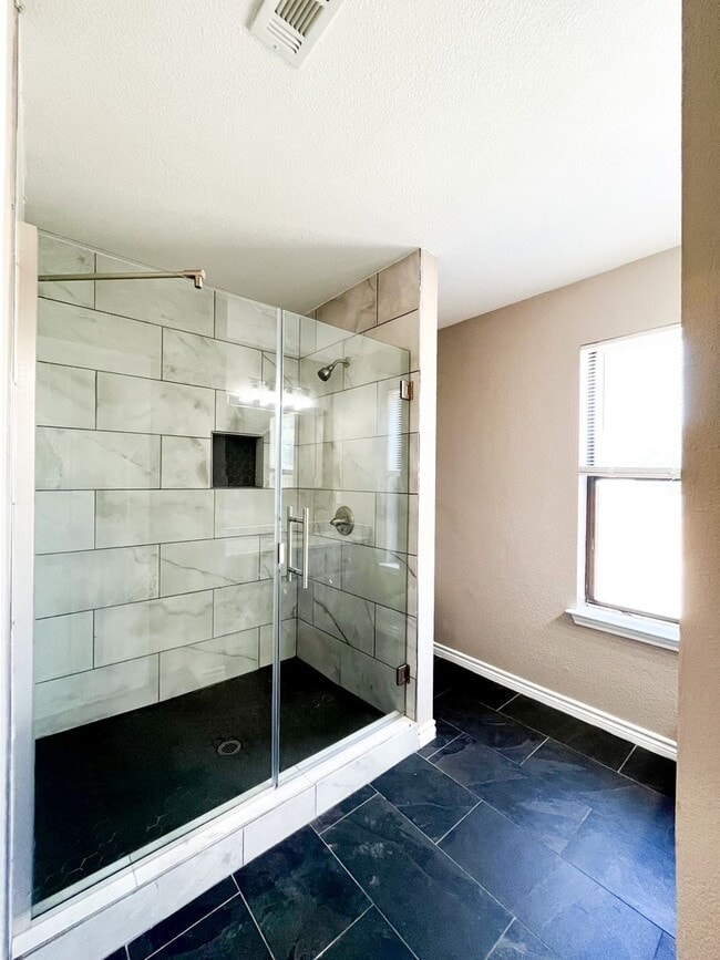 Building Photo - Available NOW!!!! This charming 1 story, 3 bedroom, 2 bath house could be your next home! Beautif...