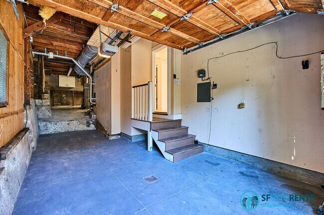 Building Photo - Forest Hill: Elegant Single Family Home