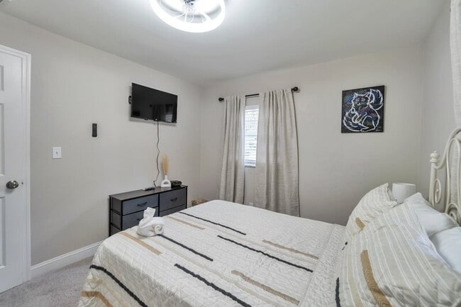 Building Photo - 3202 E Jean St