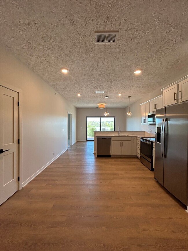 Building Photo - Elkhorn Landing Rentals (20605 Elkhorn Dr.)