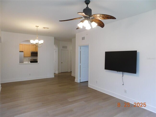 Building Photo - 6100 Stevenson Dr