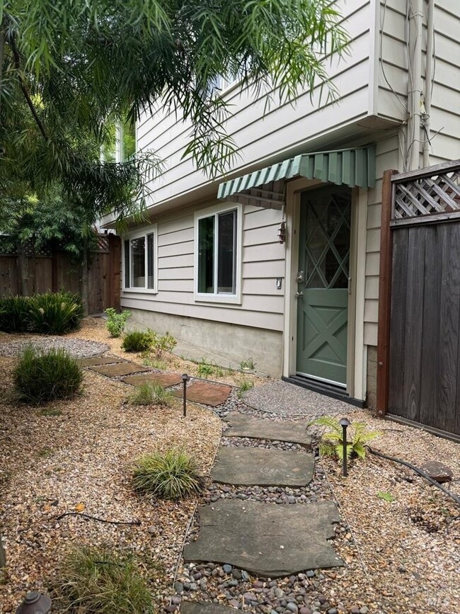 Primary Photo - 435 E Blithedale Ave