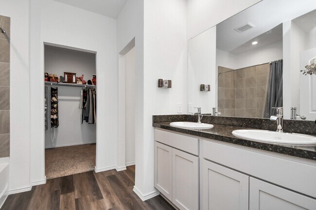 Building Photo - 5227 Castlebury Meadows Dr