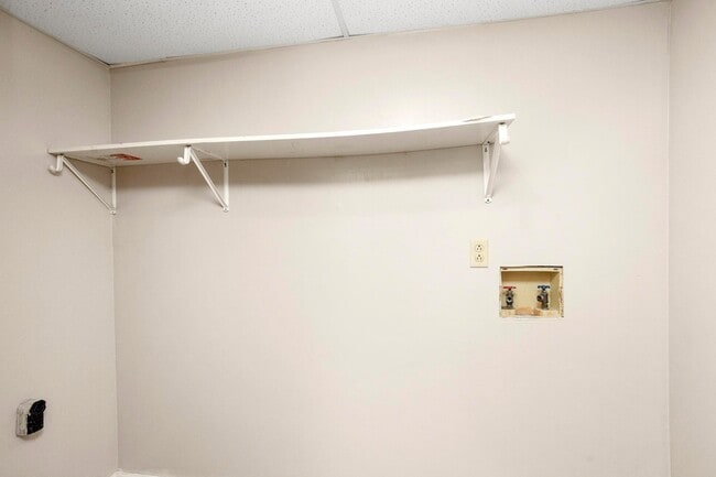 Building Photo - 718 Holder Dr