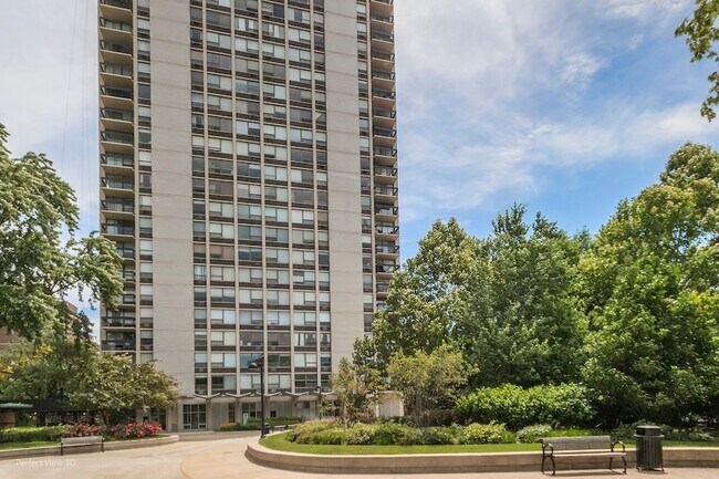 Building Photo - 1355 N Sandburg Terrace
