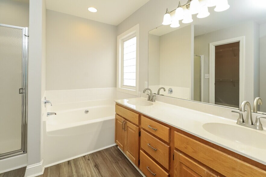 Building Photo - 1052 Enderbury Dr