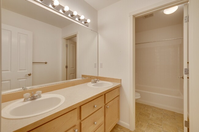 Building Photo - Beautiful 5 bedroom home in Tuscany at Lakeland Hills!
