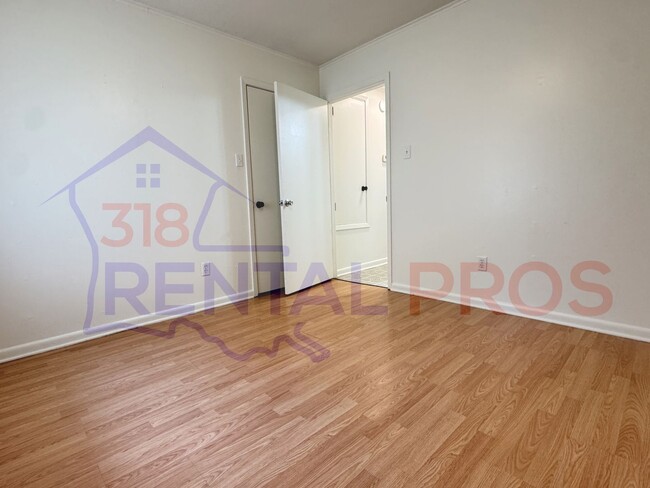 Building Photo - 106/108 Debra Ln