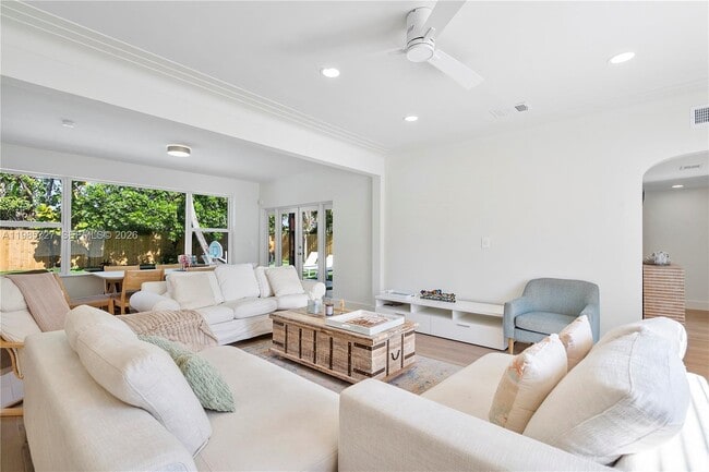 Building Photo - 10801 Peachtree Dr