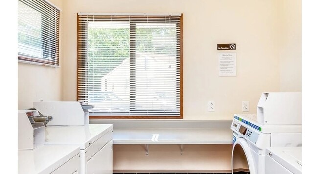 Building Photo - 602 Van Dorn St