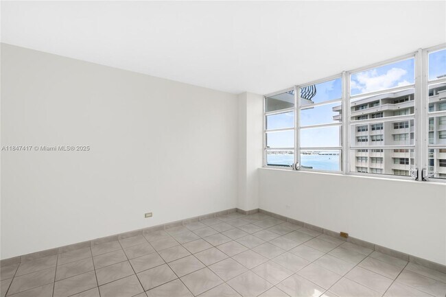 Building Photo - 1408 Brickell Bay Dr