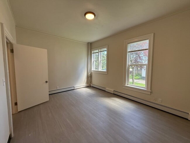 Building Photo - 5 Bed 2 Bath Single Family Home- Shawano Wi