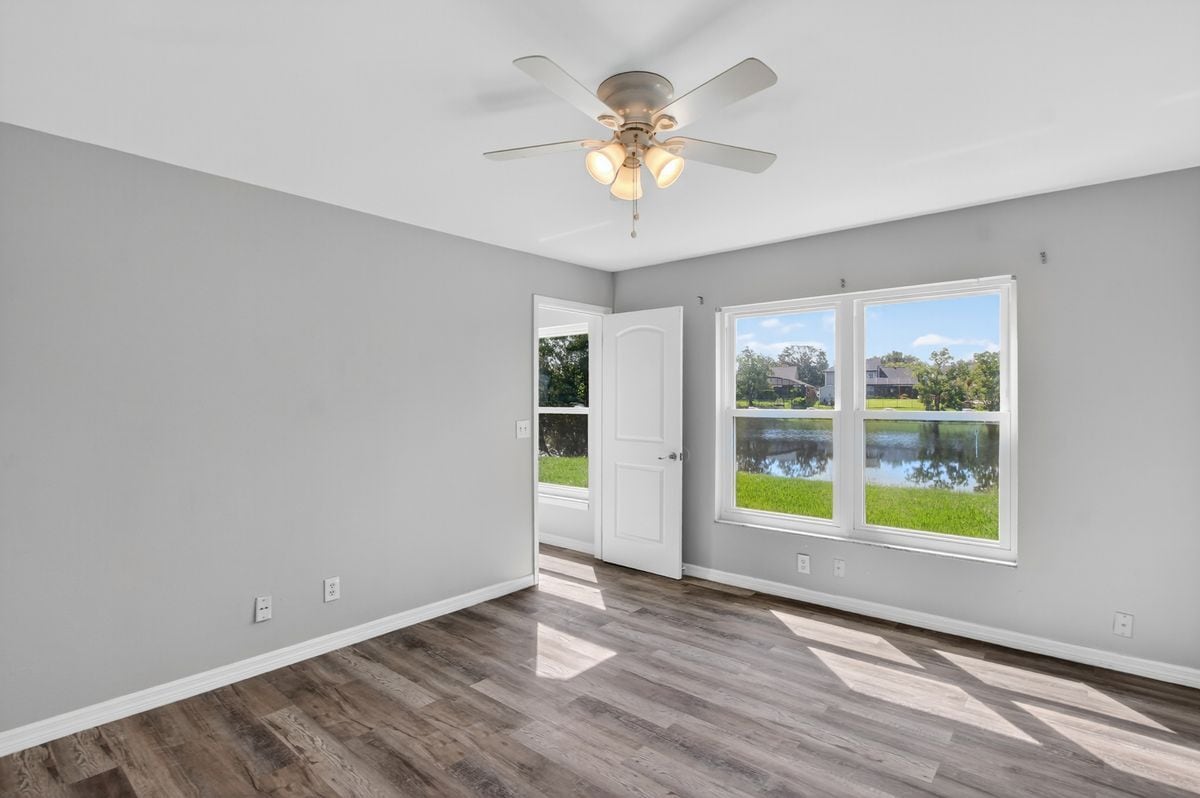 Building Photo - 250 Lakebreeze Cir