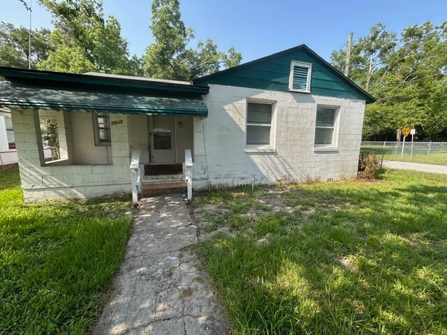Primary Photo - 1602 Wambolt St