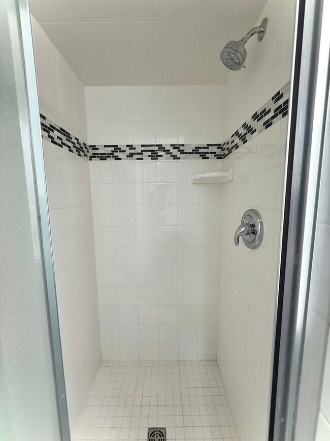 Building Photo - 3 Bedroom Home in Holladay Available August 1st