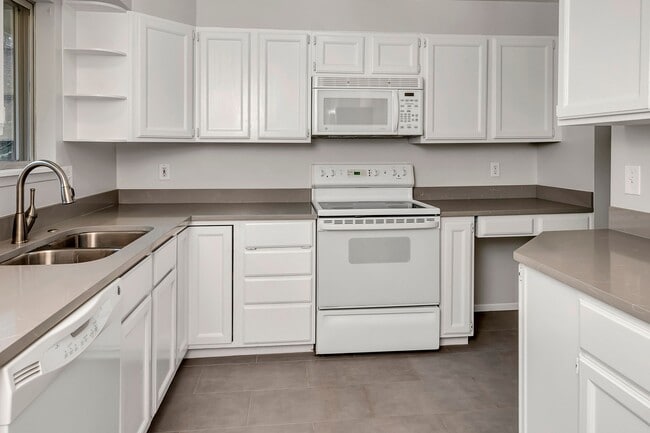 Building Photo - 3065 124th Ave NE