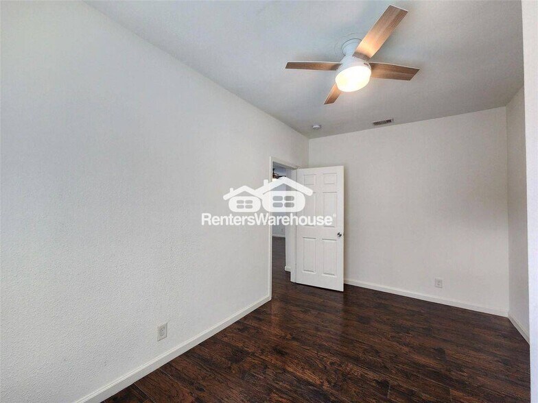 Building Photo - 1105 Erin St