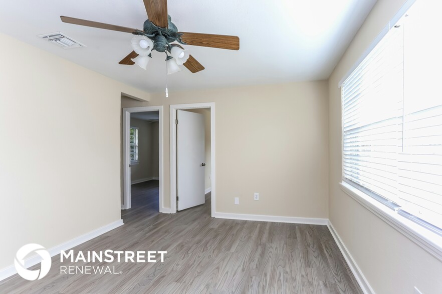 Building Photo - 14623 Sunset Dr