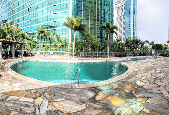 Building Photo - Koolani Kakaako Fully Furnished 2 Bedroom ...