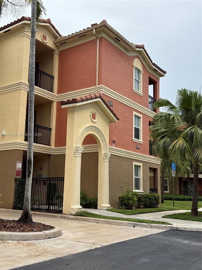 Building Photo - 4704 SW 160th Ave