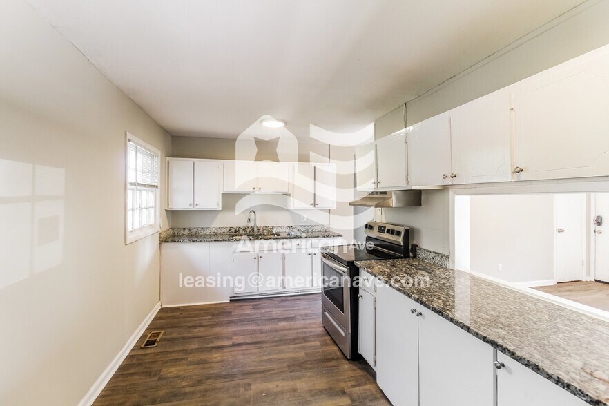 Building Photo - 211 Stevens St