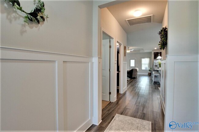 Building Photo - 155 Grey Fawn Trail