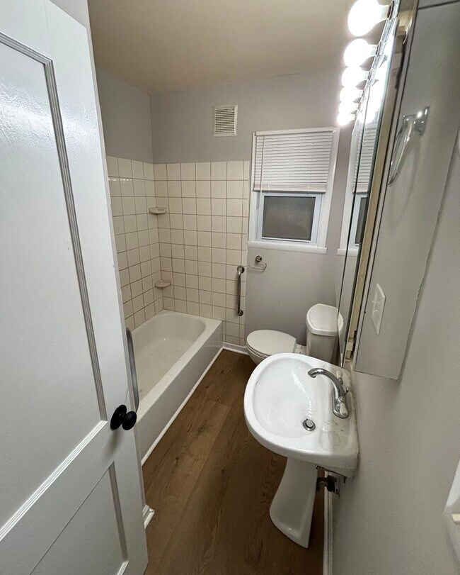 Building Photo - Big Spacious Beautiful Single Family 4 bedroom House for Rent !!!