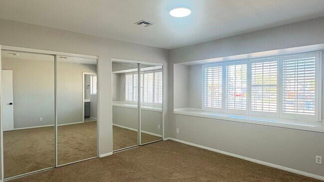 Building Photo - A Must See!!