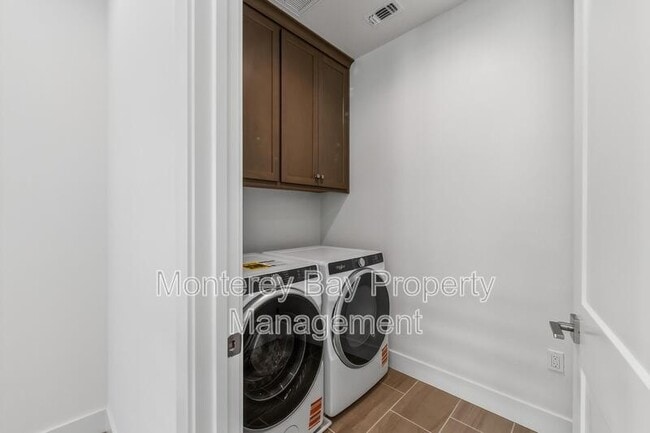 Building Photo - 108 8th St
