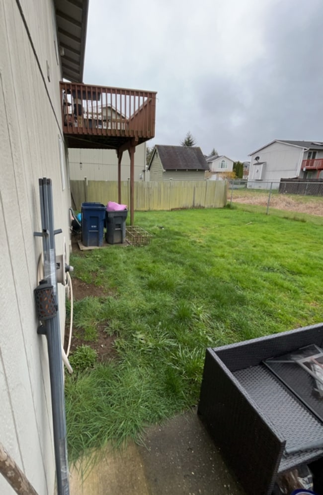 Building Photo - Spacious 3BD 2BA