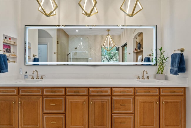 Building Photo - 3314 W Here to There Dr