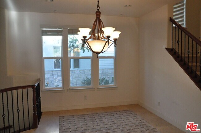 Building Photo - 6010 S Celedon Creek