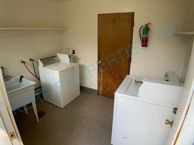 Building Photo - Charming Studio Living in Portland's Heart...