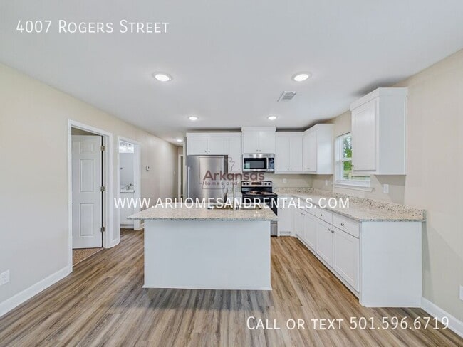 Building Photo - 4007 Rogers St